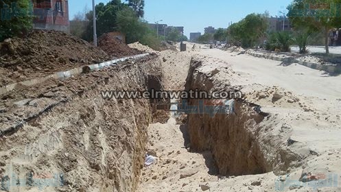 بالصور.. «إسكان الوادى» يواصل تنفيذ مشروع الصرف لحى المعلمين 