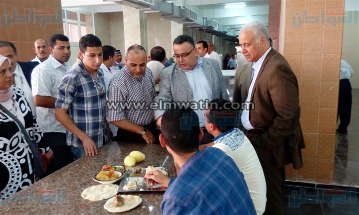 بالصور.. القائم بأعمال جامعة الإسكندرية يتفقد مدينة الطلاب بسموحة