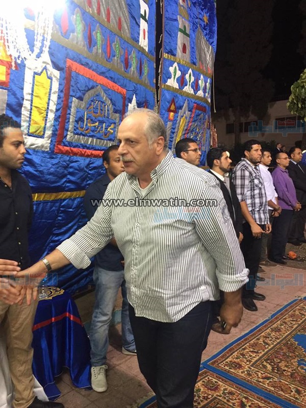 بالصور.. وصول «محمد عبد الوهاب» لعزاء أحمد ماهر