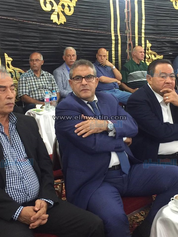 بالصور.. «طاهر أبو زيد» يصل عزاء أحمد ماهر