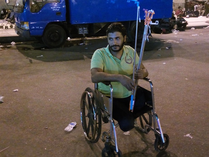 بالصور.. انتشار الباعة الجائلين في «الحسين» بالتزامن مع احتفالات الصوفية