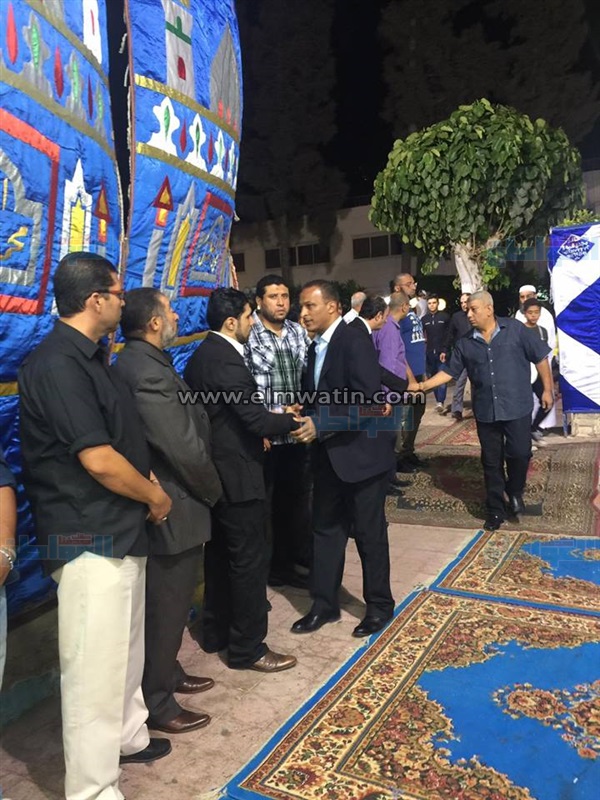 بالصور.. وصول «أسامة عرابي» لعزاء أحمد ماهر