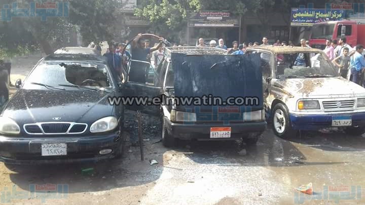 بالصور.. نشوب حريق في 3 سيارات بالقليوبية