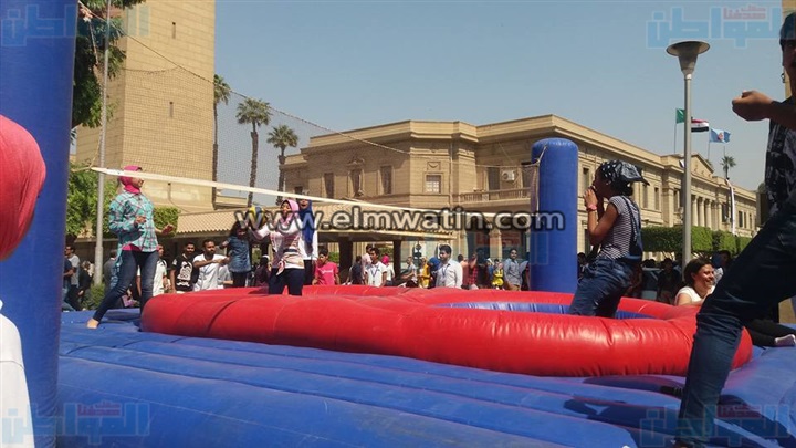 بالفيديو والصور.. جامعة القاهرة تستقبل الطلاب بحفل صانع السعادة «How to be»