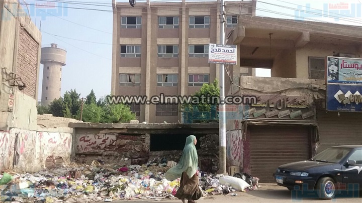 بالصور.. الوحدة المحلية بأبو زعبل تحول مجمع المدارس لمقلب قمامة