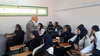 بالصور.. محافظ بورسعيد يواصل جولاته على المدارس