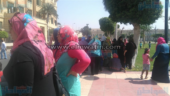 بالفيديو والصور.. أولياء أمور طلاب التجريبي: «مش معانا فلوس المدارس الخاصة»