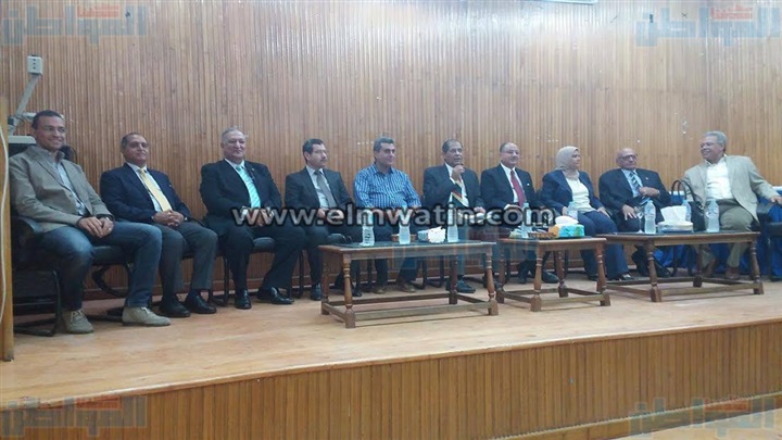 إدارة «علوم الإسكندرية» تلتقي الطلاب المستجدين للعام الدراسي الجاري