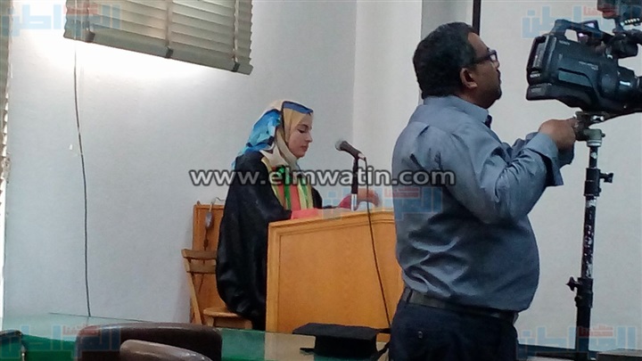 بالصور.. باحثة في رسالة ماجستير:"اليوتيوب" مصدر المراهقين لقضايا السياسة 