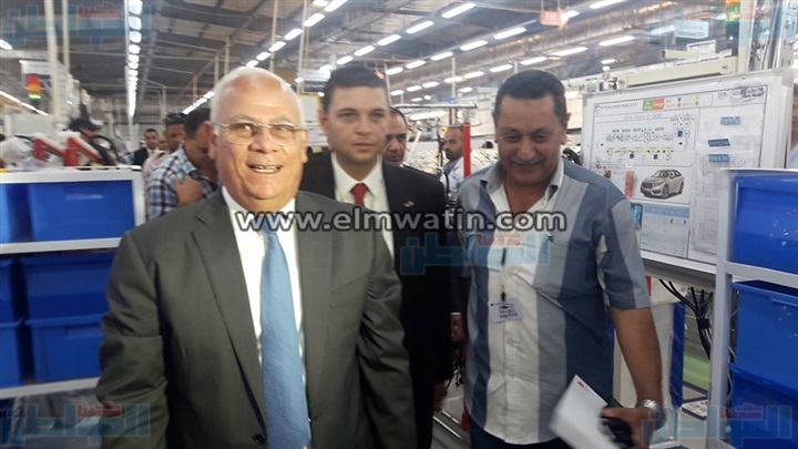 بالصور.. محافظ بورسعيد يفتتح خط جديد لإنتاج ضفائر سيارات "الهوندا" 