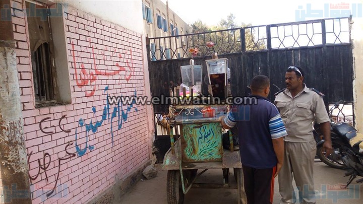 بالصور.. حملة لإزالة الإشغالات والباعة الجائلين أمام مدارس أبوحماد
