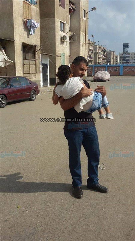 بالفيديو والصور.. مواطن يستغيث بوزير التعليم: "بنتي أصيبت بكسر في الجمجمة"