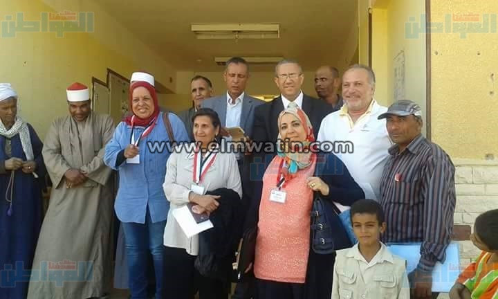 بالصور.. انطلاق قافلة توعوية طبية لقرى الأربعين في الوادي الجديد