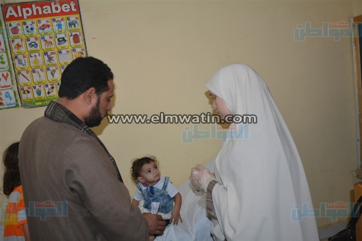 بالصور.. قافلة طبية لمعالجة الغير قادرين بقرى أسيوط