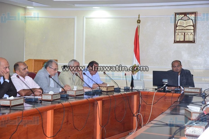 بالصور.. محافظ مطروح يوجه بسرعة الانتهاء من مشروعات الصرف الصحي
