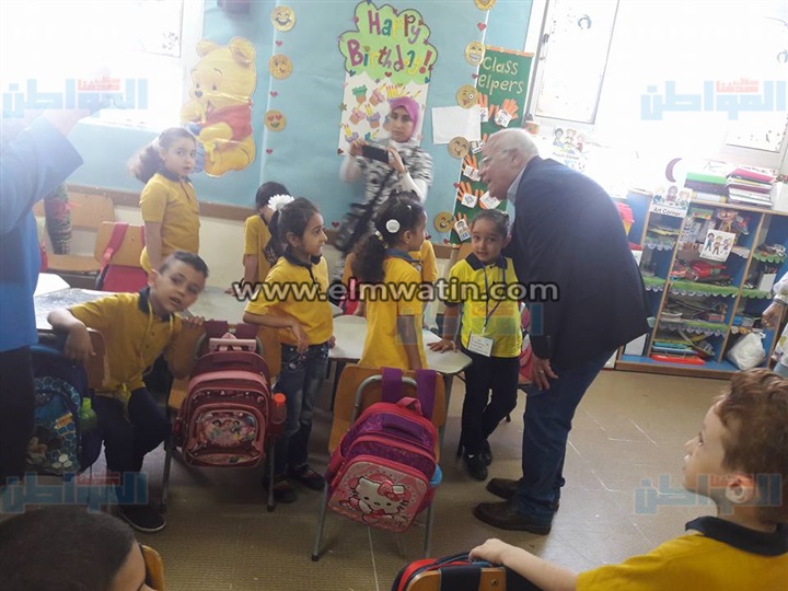 محافظ بورسعيد: لا مكان للمقصرين في العملية التعليمية 