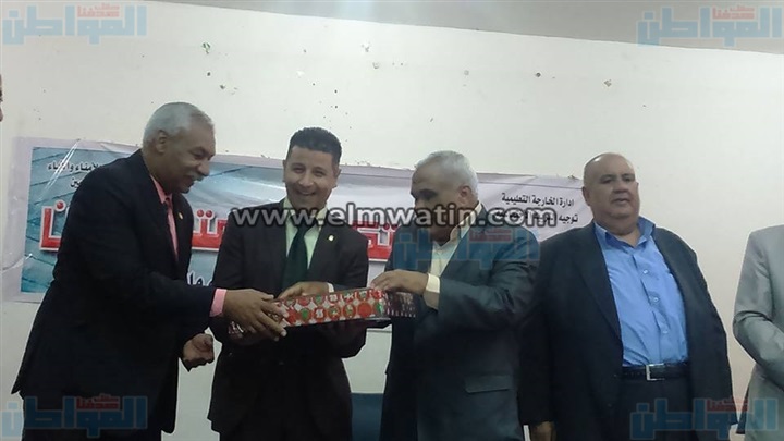 بالصور.. مجلس أمناء الوادي الجديد يكرم أوائل الشهادات 