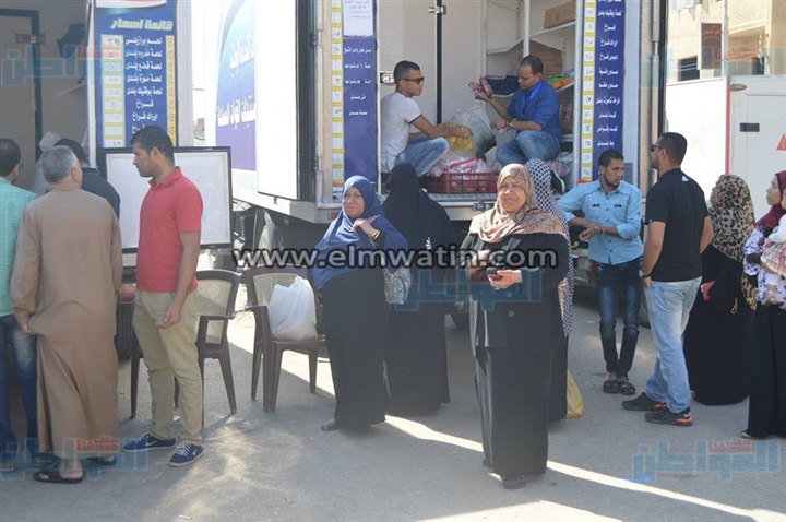 بالصور.. محافظ الوادى الجديد يتفقد منفذ بيع اللحوم بأسعار مخفضة