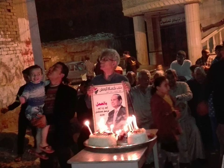 بالصور.. أهالى الدقهلية تحتفل بعيد ميلاد الرئيس "السيسي"