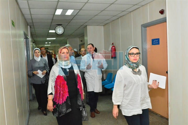 توقيع الكشف الطبي على 350 مريضا بالأقصر ضمن مؤتمر جامعة أسيوط