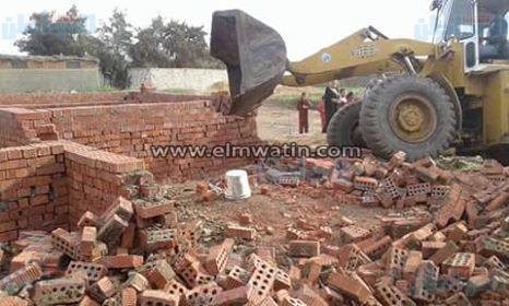بالصور.. إزالة تعديات على أراضي زراعية بقرى المنصورة