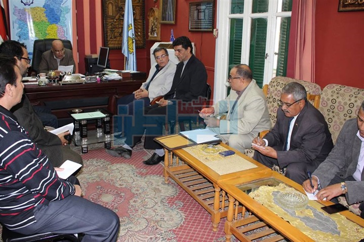 بالصور.. عرض جداول الامتحانات على أولياء الأمور قبل اعتمادها بالغربية