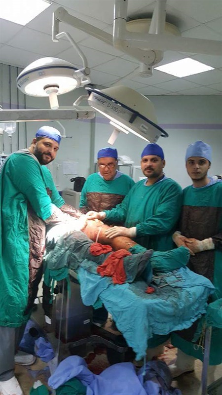 طبيب ينشر صورا من داخل غرفة عمليات بمستشفى العريش 