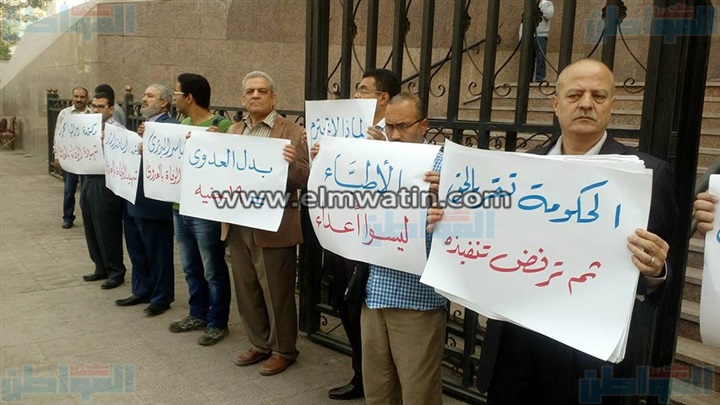 ألبوم صور لوقفة "الأطباء" أمام مجلس الدولة لتحسين بدل العدوى
