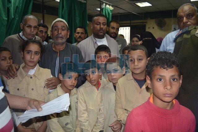 بالفيديو.. تلميذة مصابة بالتسمم في مدرسة البحيرة تروي تفاصيل الواقعة