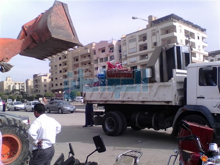 غلق وتشميع 35 وحدة تجارية خلال حملة بأكتوبر 