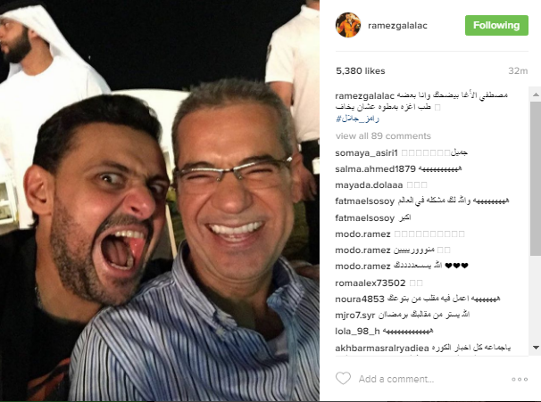 رامز جلال ممازحا جمهور مصطفى الآغا: "طب أغزه بمطوة عشان يخاف"
