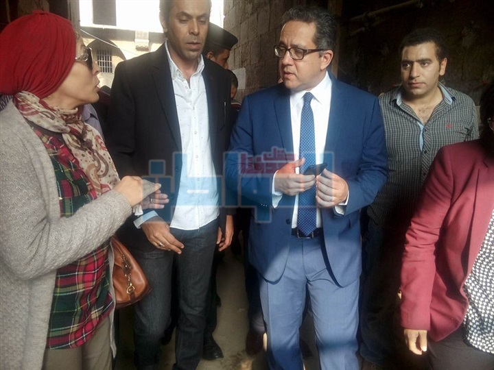 بالصور.. أهم المناطق التي تفقدها وزير الآثار بشارع المعز