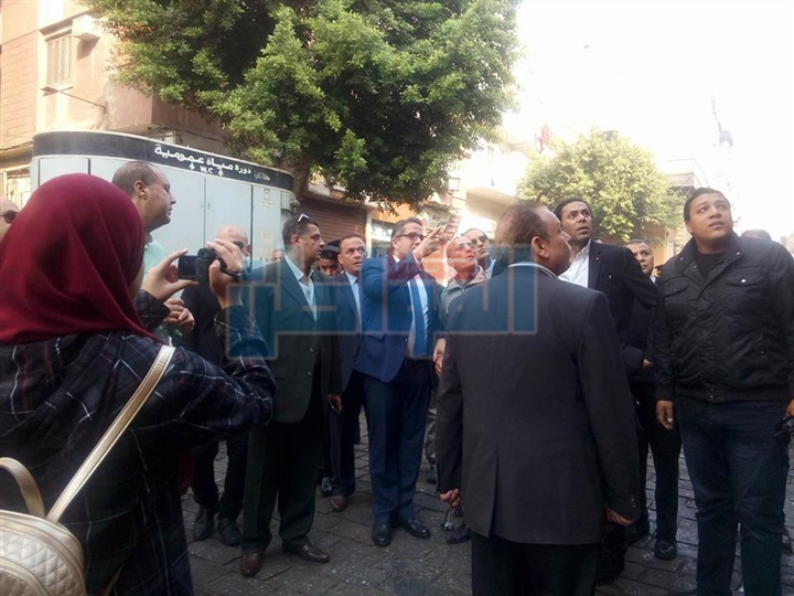 بالصور.. أهم المناطق التي تفقدها وزير الآثار بشارع المعز
