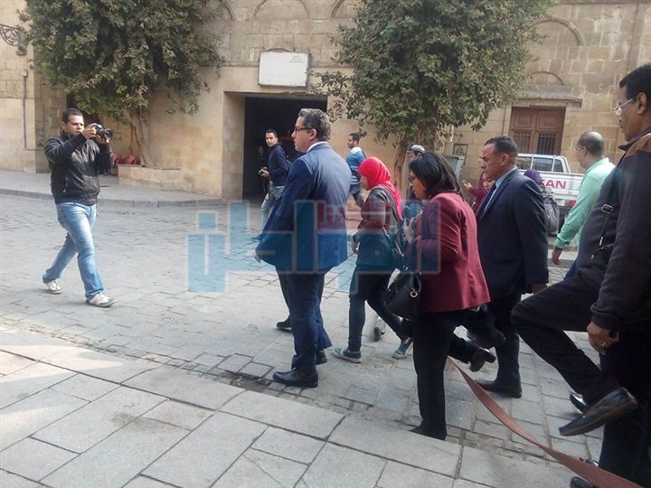 بالصور.. أهم المناطق التي تفقدها وزير الآثار بشارع المعز