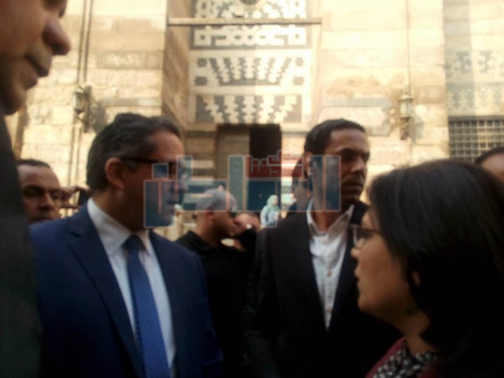 بالصور.. أهم المناطق التي تفقدها وزير الآثار بشارع المعز