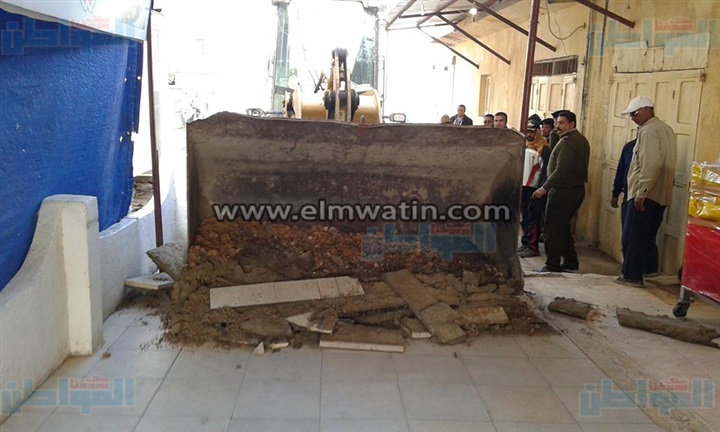 بالصور.. إزالة التعديات على أملاك الدولة بمصيف بلطيم في كفر الشيخ