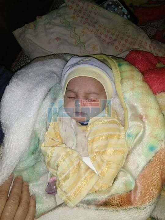 بالصور.. استغاثة للبحث عن أهالي طفل رضيع مفقود