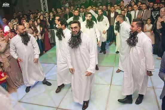 بالصور.. شباب يسخرون من اللحى" في الأفراح