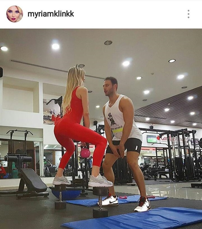 بالصور.. ميريام كلينك في وضع غير لائق داخل "الجيم"