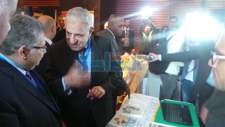 بالصور.. "محلب" يفتتح معرض الهندسة الإنشائية بالإسكندرية