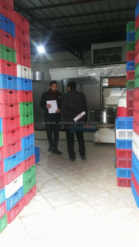 ضبط 6 طن دقيق غير صالحة للاستهلاك داخل كراتين تحمل شعار القوات المسلحة