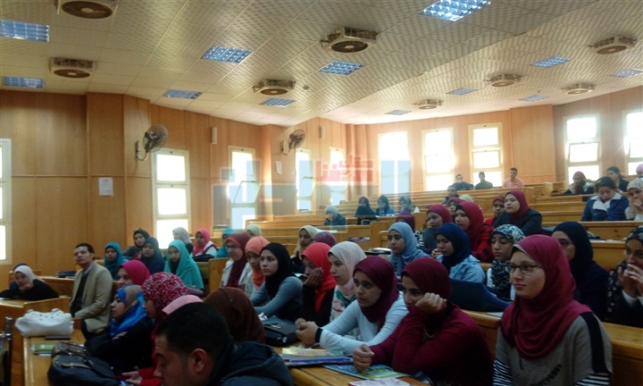 بالصور.. رئيس جامعة بني سويف يكرم الكاتب الصحفي محمود مسلم