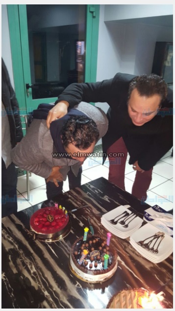 بالصور.. محمد فؤاد يحتفل بـ"عيد ميلاده" بحضور أصدقائه