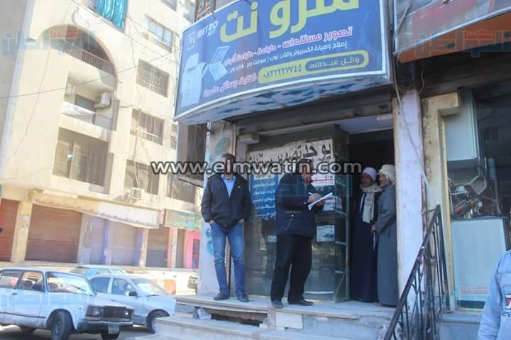بالصور.. حملة ببني سويف للتنبيه على أصحاب المحلات بوضع سلات القمامة أمامها