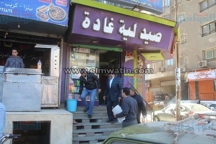 بالصور.. حملة ببني سويف للتنبيه على أصحاب المحلات بوضع سلات القمامة أمامها