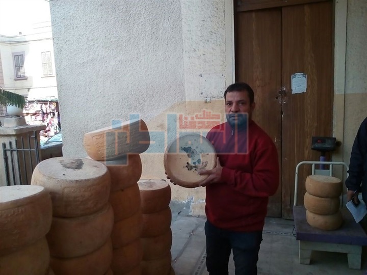 بالصور.. ضبط طن و250 كيلو جبن رومي فاسد بالإسماعيلية