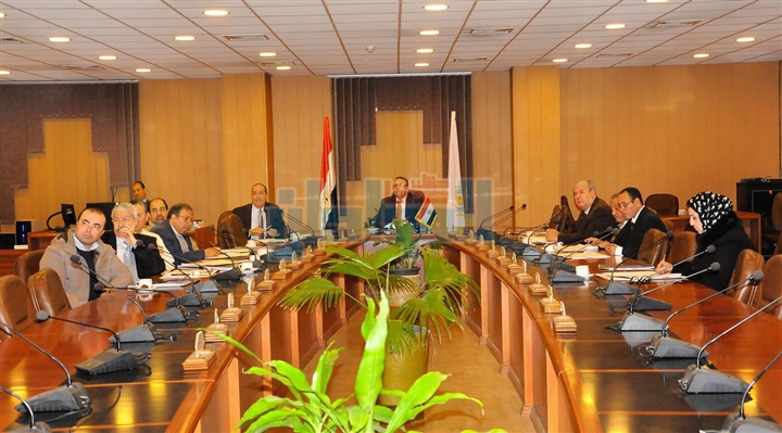 بالصور.. رئيس جامعة المنصورة يناقش تطوير خطة البحث العلمي مع "التميز البحثي"