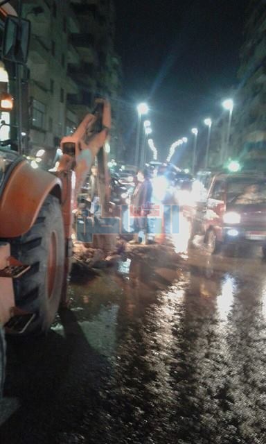 بالصور.. كثافات مرورية حادة أعلى كوبري الجيش بسبب مد كابلات كهربائية