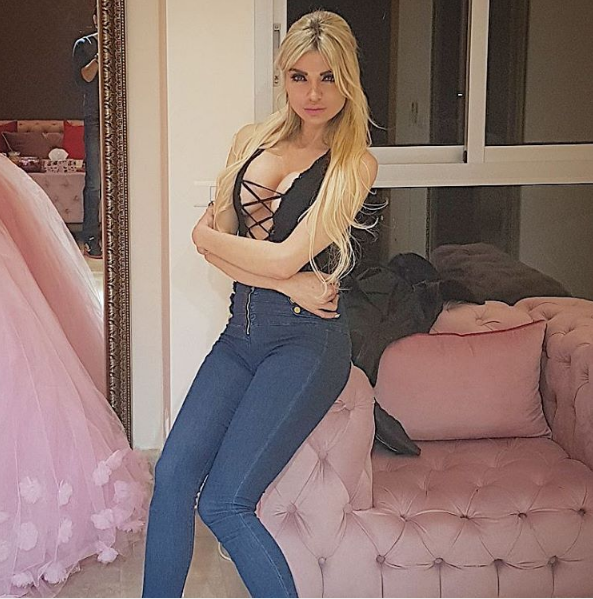 شاهد.. ميريام كلينك عارية الصدر في آخر ظهور لها