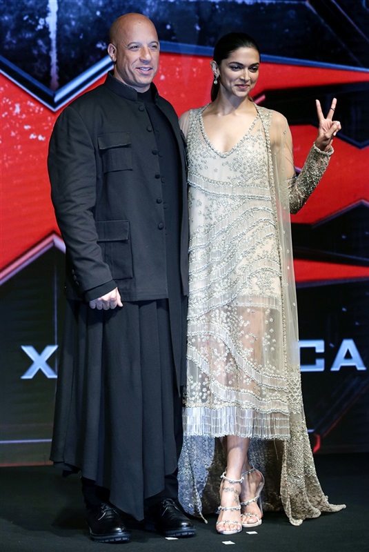 بالصور.. فين ديزل يروج لفيلم "xXx" بالزي الهندي 